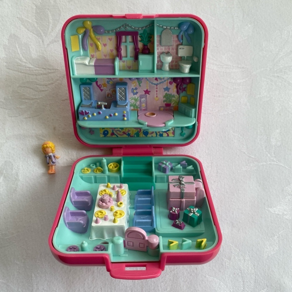 Polly Pocket 1989 Bluebird Partytime Surprise Compact with Doll
